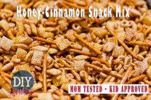 Easy DIY honey-cinnamon snack mix recipe. Kids love it!